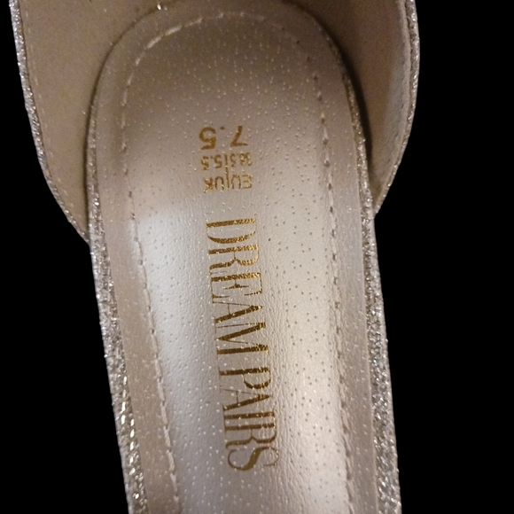 Dream Pairs silver shiney heels.  Womens. Size 7.5 - Picture 10 of 12